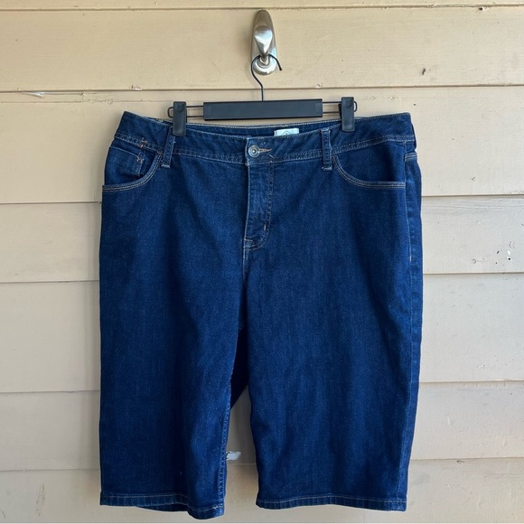 St. John's Bay Bermuda Shorts - Size 16W - Modest Summer Casual - Picture 1 of 4